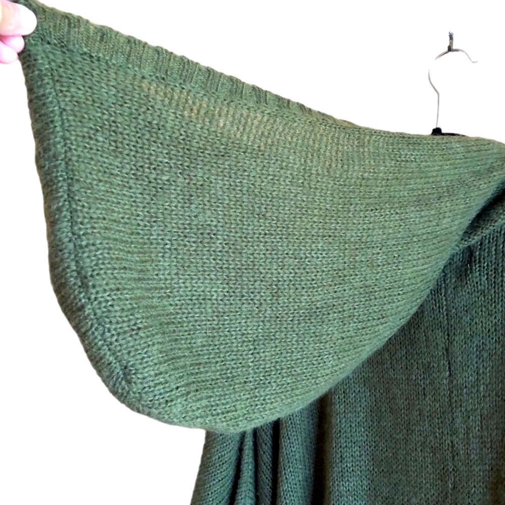 Wild Fox Hooded and fringed Sweater Poncho with Daisies NWOT - Picture 8 of 8